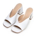 Damskie klapki na słupku ze skóry naturalnej białe 100-D-112-0