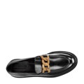 Damskie mokasyny skórzane z ozdobnym łańcuchem na platformie czarne 97-D-105-1