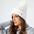 Damska czapka o splocie w drobny wzór biała 99-HF-105-0