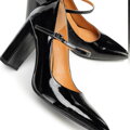 Czółenka ze skóry lakierowanej na wysokim słupku czarne 101-D-956-1
