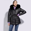 Damska długa kurtka z pikowanej ekoskóry z paskiem czarna 95-9D-102-1