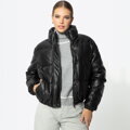 Damska kurtka typu puffer z ekoskóry czarna 95-9D-100-1