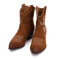 Damskie kowbojki zamszowe z haftem krótkie brązowe 97-D-856-5