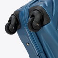 Duża walizka z ABS-u z geometrycznym tłoczeniem ciemnoniebieska 56-3A-753-91