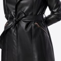 Damski płaszcz z imitacji skóry czarny 100-9P-101-1