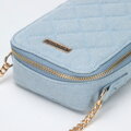 Dámska mini kabelka z prešívaného denimu na retiazke svetlomodrá 95-2Y-703-N