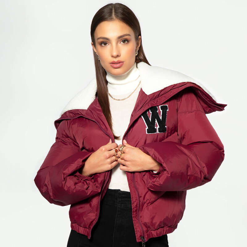 Damska kurtka oversize z kołnierzem podszytym sztucznym barankiem ciemnoczerwona 97-9D-901-3