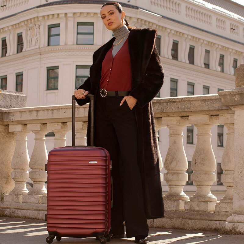 Damski płaszcz ze sztucznego futra klasyczny czarny 99-9W-902-1