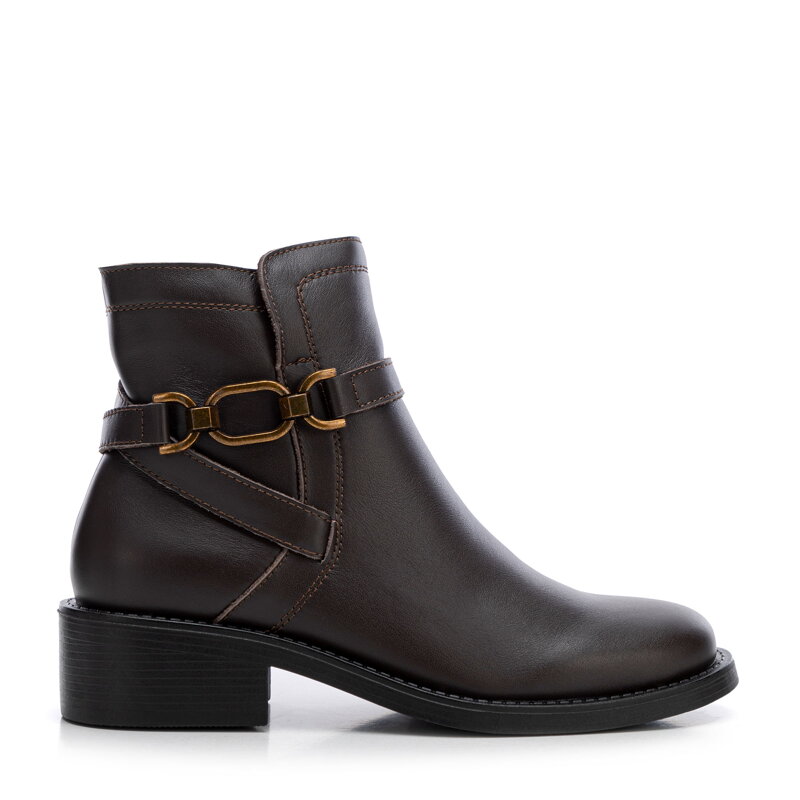 Damskie sztyblety skórzane z ozdobnym łańcuszkiem brązowe 99-D-400-4