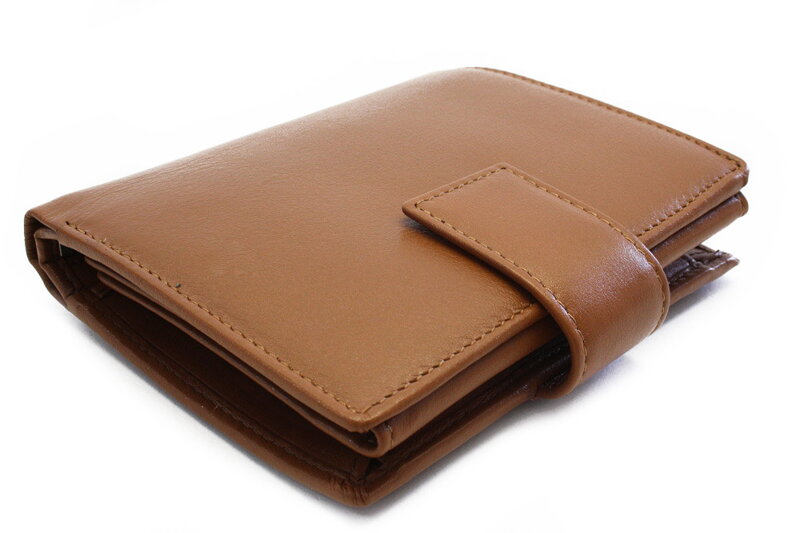 Hnedá pánska kožená peňaženka so zápinkou 514-8105-40